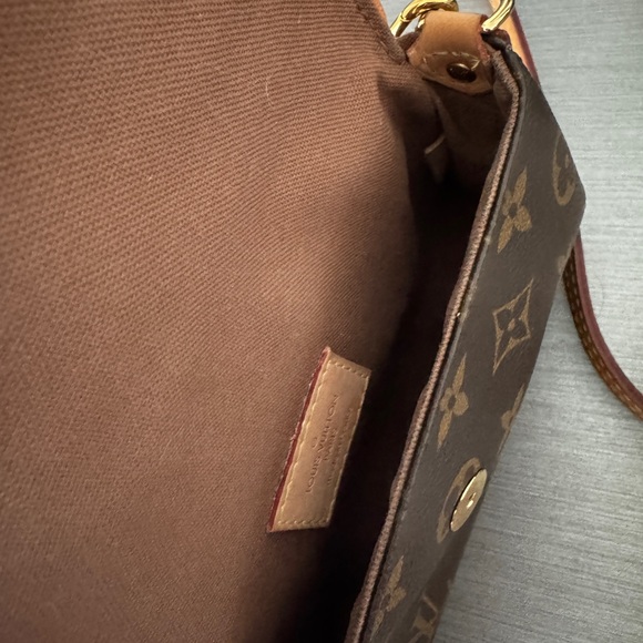 Louis Vuitton Classic Monogram Crossbody Bag - Picture 5 of 10